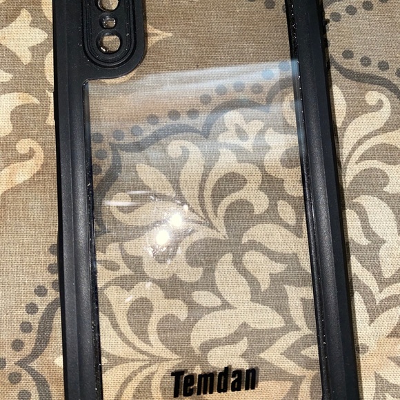 IPHONE X WATERPROOF CASE WITH FLOATING WRISTLET - Picture 2 of 3